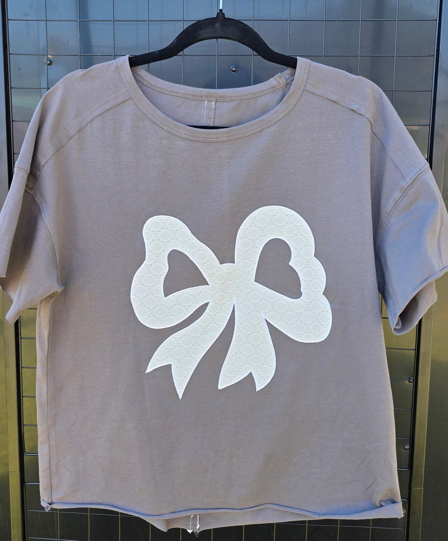 CROPPED TEE WITH BOW