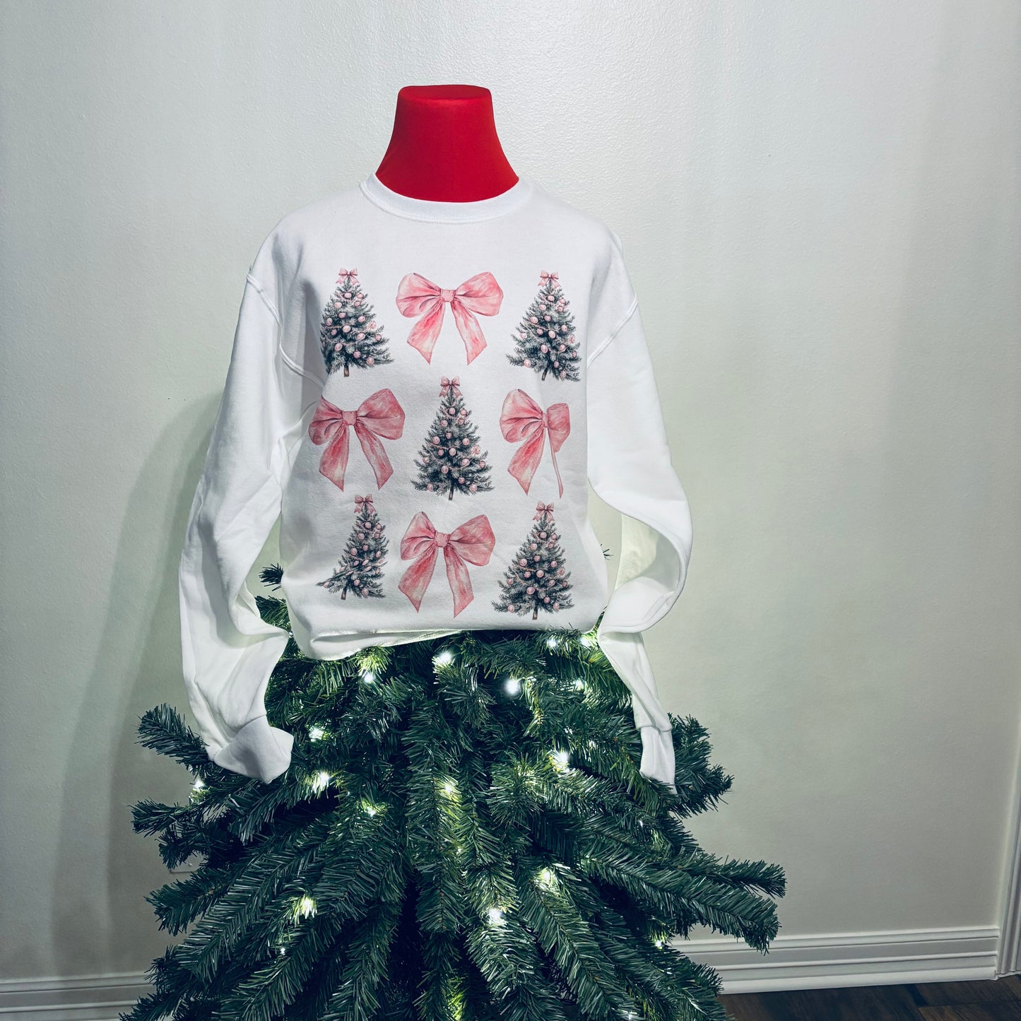 CHRISTMAS TREE & BOW SWEATSHIRT